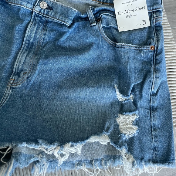 Abercrombie Mom Jean Shorts - Picture 5 of 5
